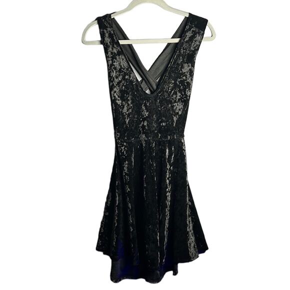 Lulu’s Black Velvet Strappy Fit and Flare Dress Size Medium - Picture 1 of 9